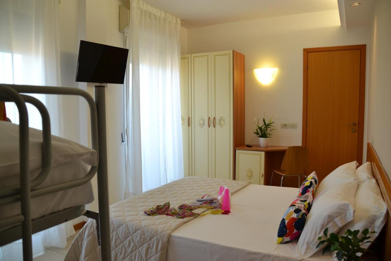 Hotel Apogeo Rimini Exterior foto