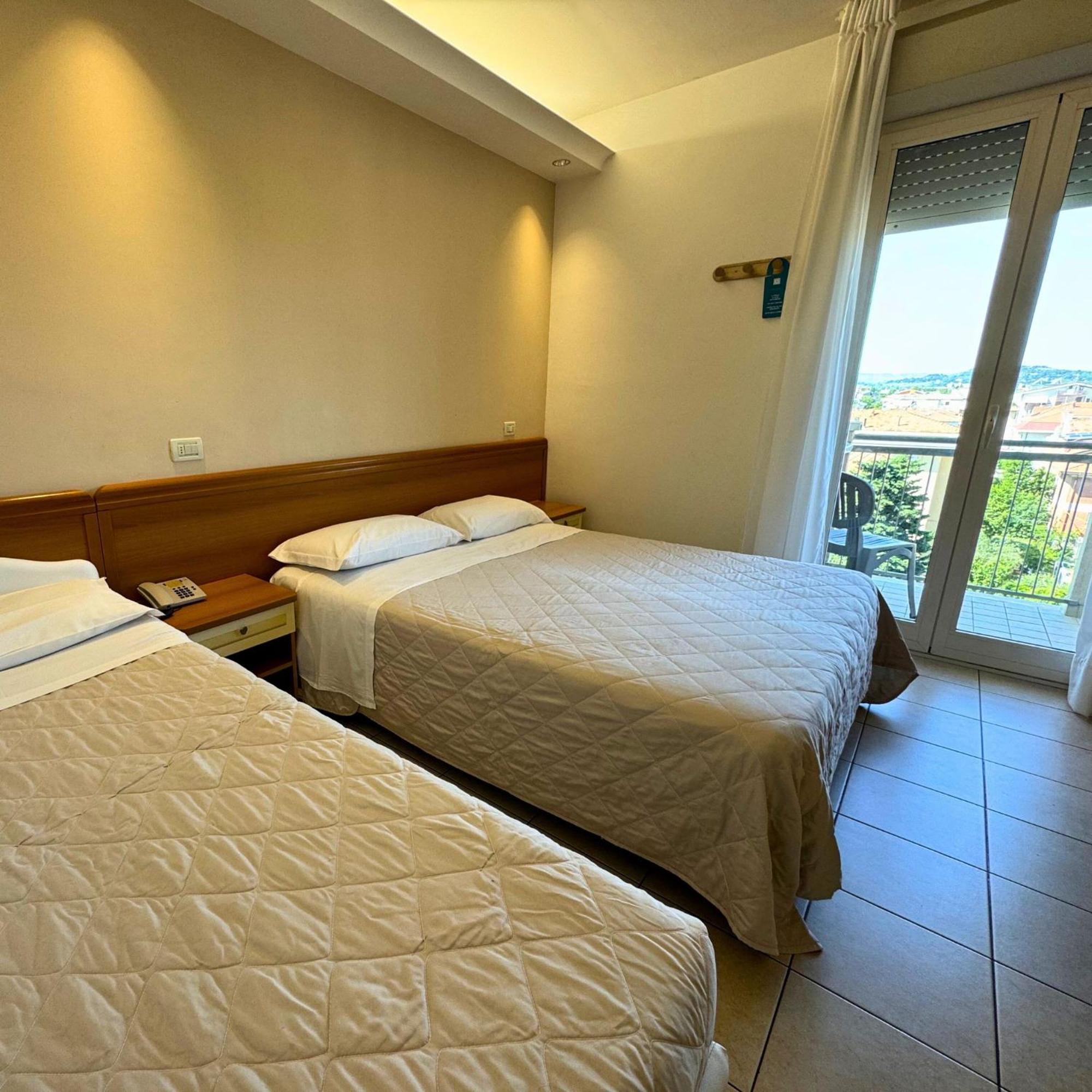Hotel Apogeo Rimini Exterior foto